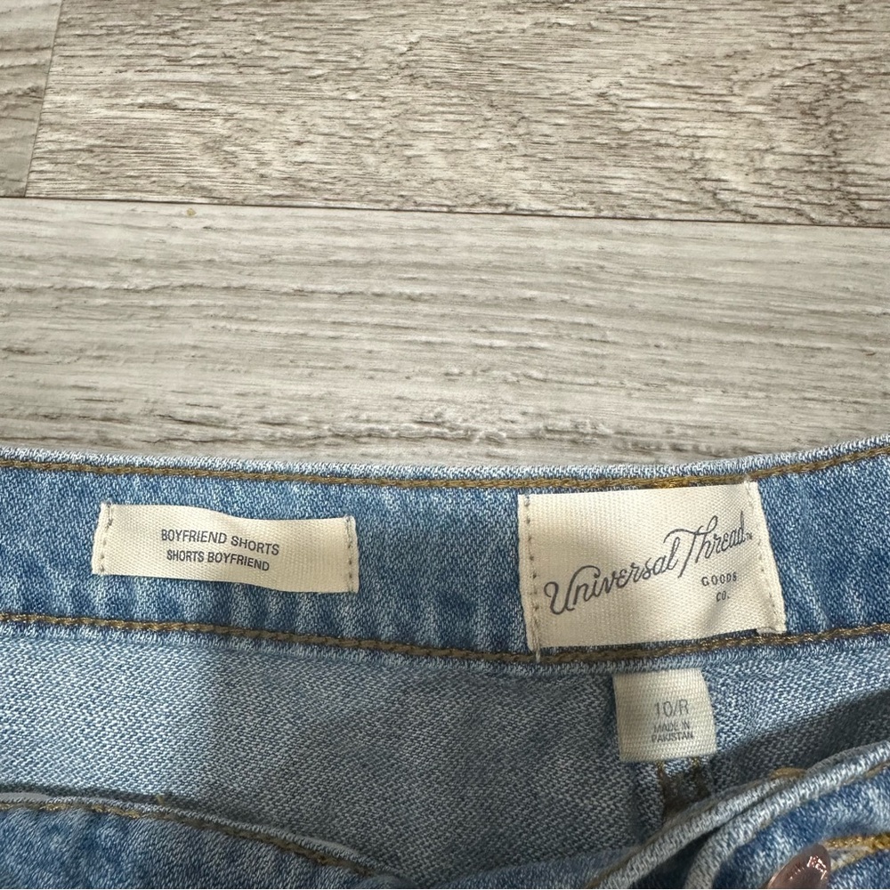 Universal Thread Women’s Mid-Rise Boyfriend Jean Shorts - Picture 4 of 6